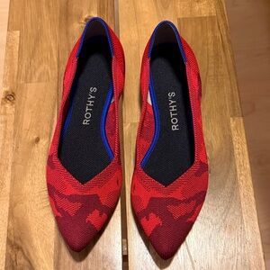 Rothy’s women’s The Point flat in red camo size 7.5 EUC
